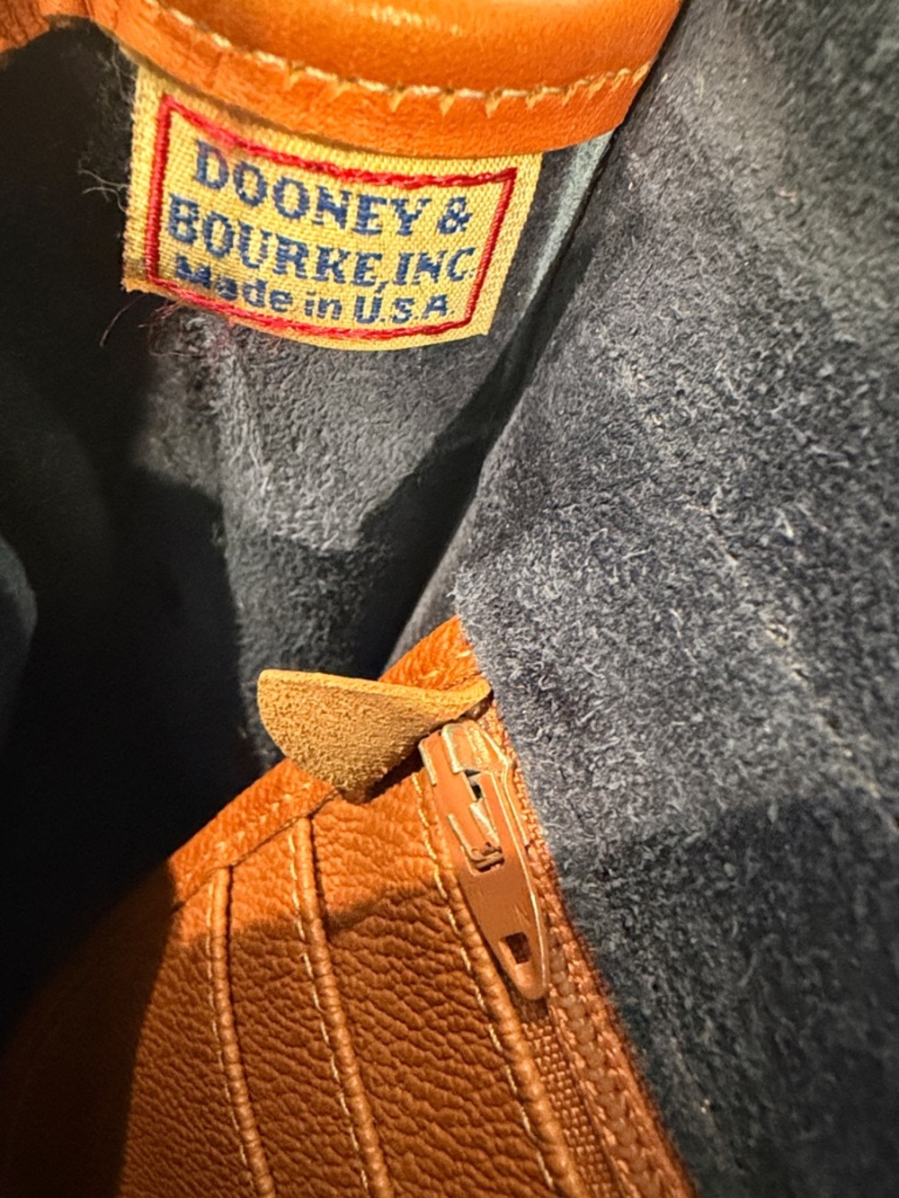 Vintage Dooney and Bourke Pebble Grain Navy All Weather Leather Crossbody Bag - Picture 8 of 9